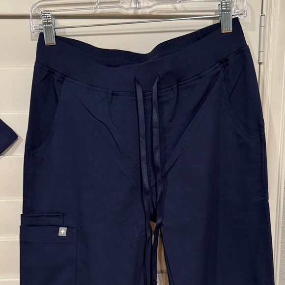 Figs Women's Navy Cropped Top and Ankle Pants Set - Picture 6 of 11